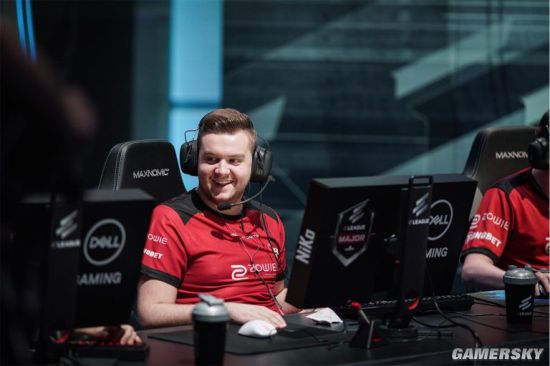 “LPL外援顶薪1050万”登微博热搜 网友锐评：外援真就高人一等？