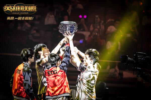 再以小龙